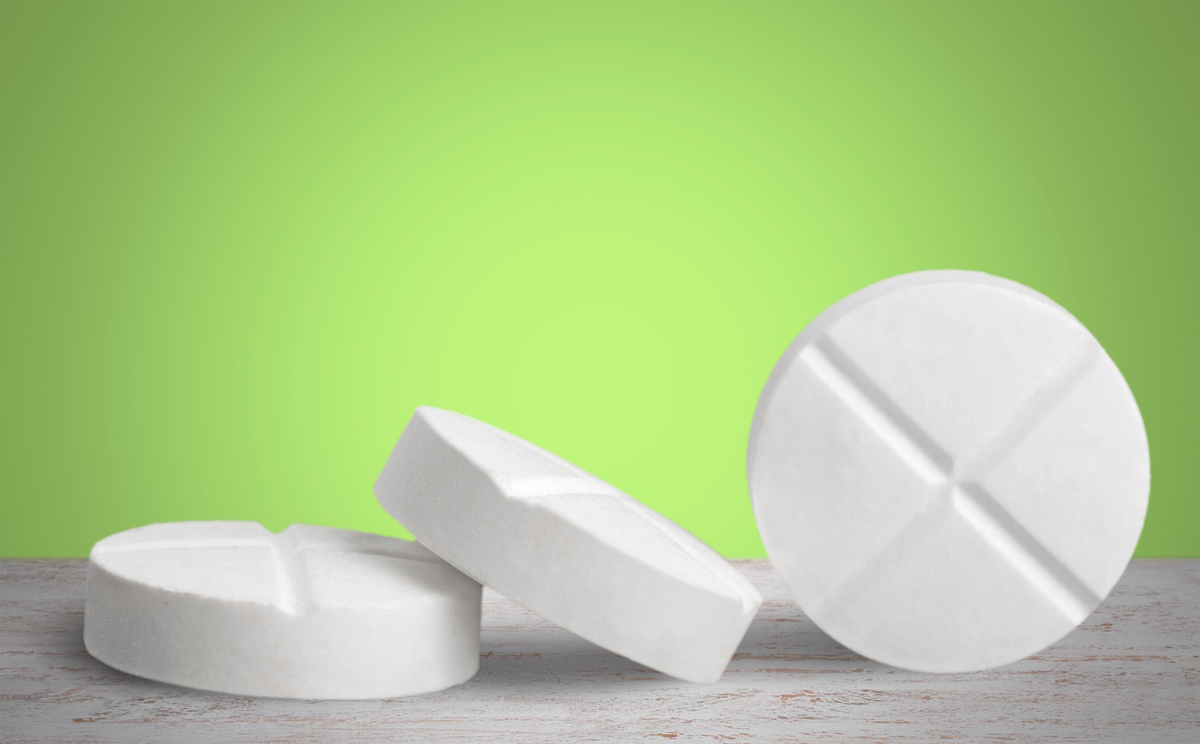 An example of pills that represent blood thinners.